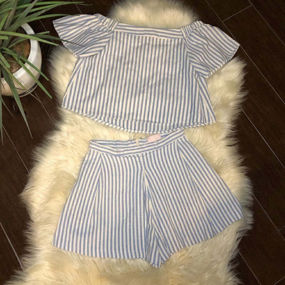 Farrow 2 piece off shoulder wide leg shorts sm/med